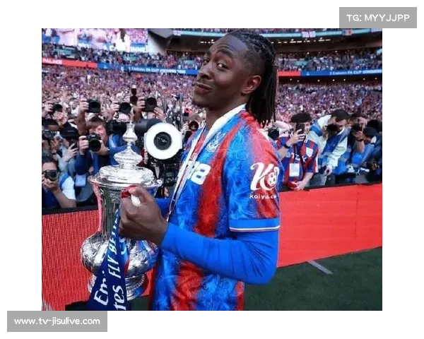 水晶宫寻埃泽替代者启动转会谈判 有意黄潜边锋皮诺加入